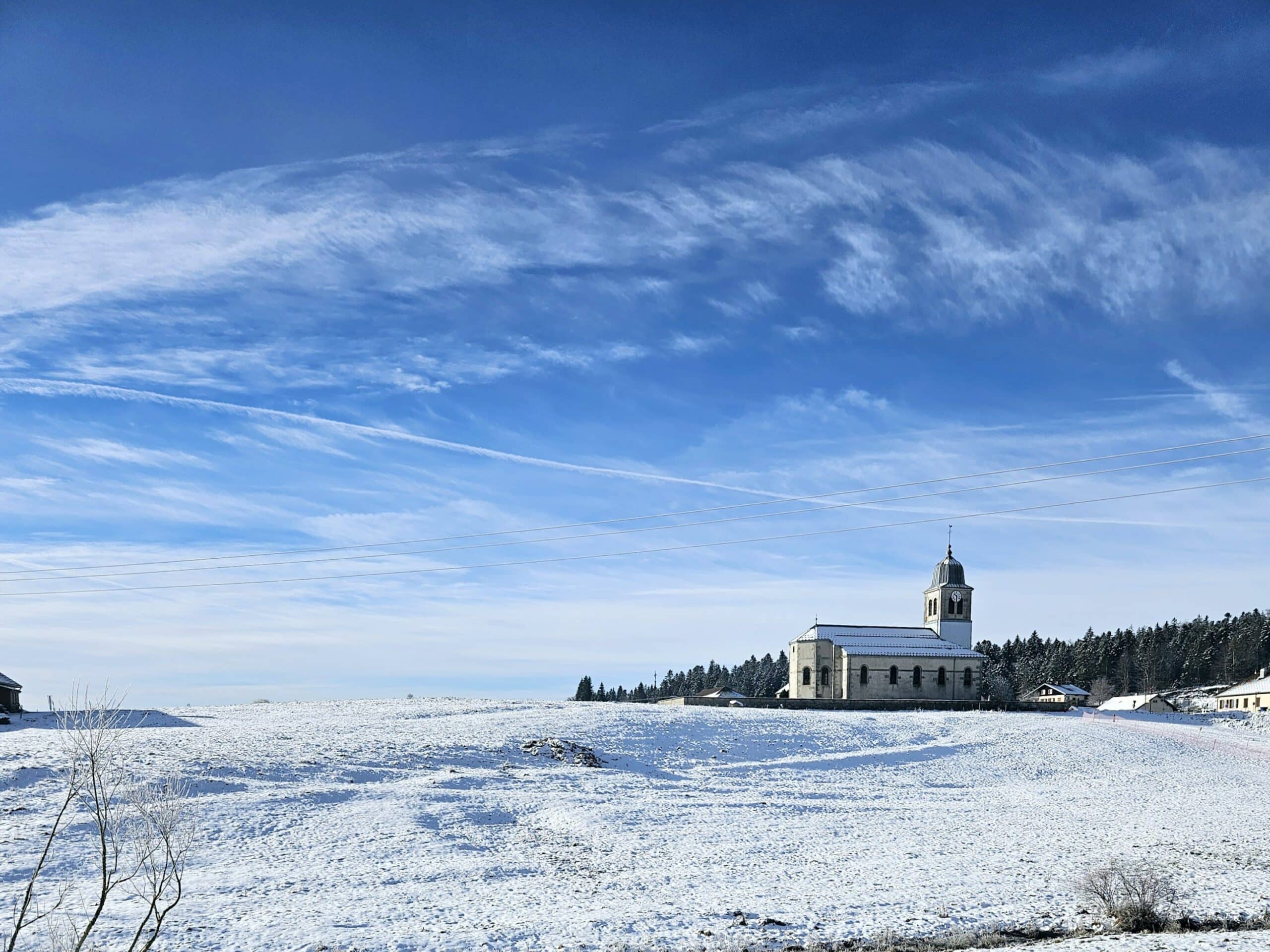 Village de Prénovel dans le Jura en hiver