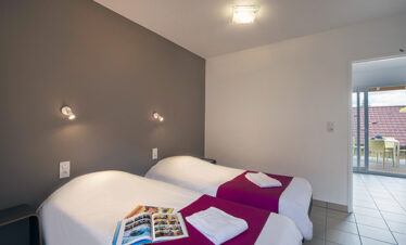 Spectacle Desperate Houseman,elu Eri