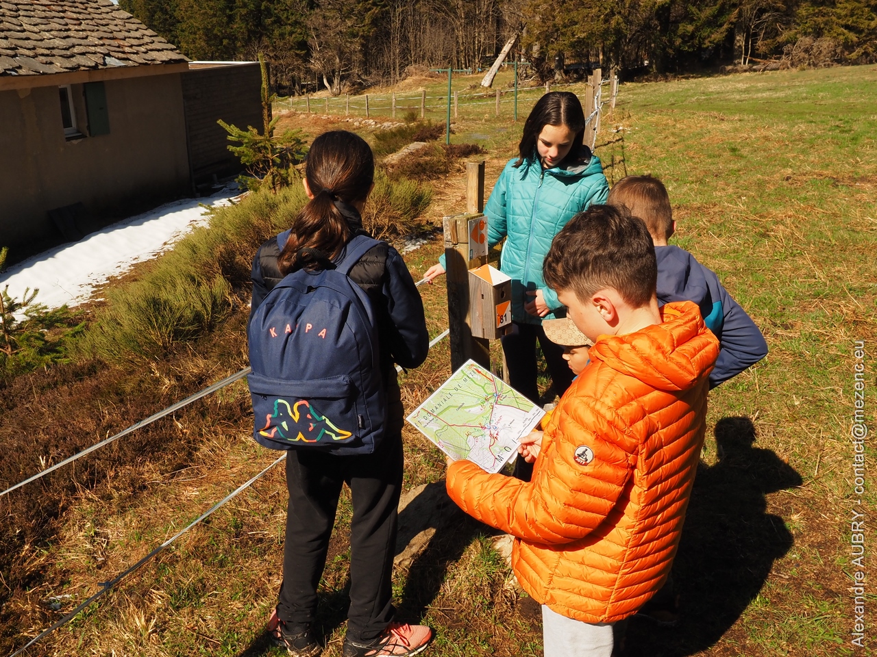Cours d'orientation à la Maison des Estables dans le Massif Central